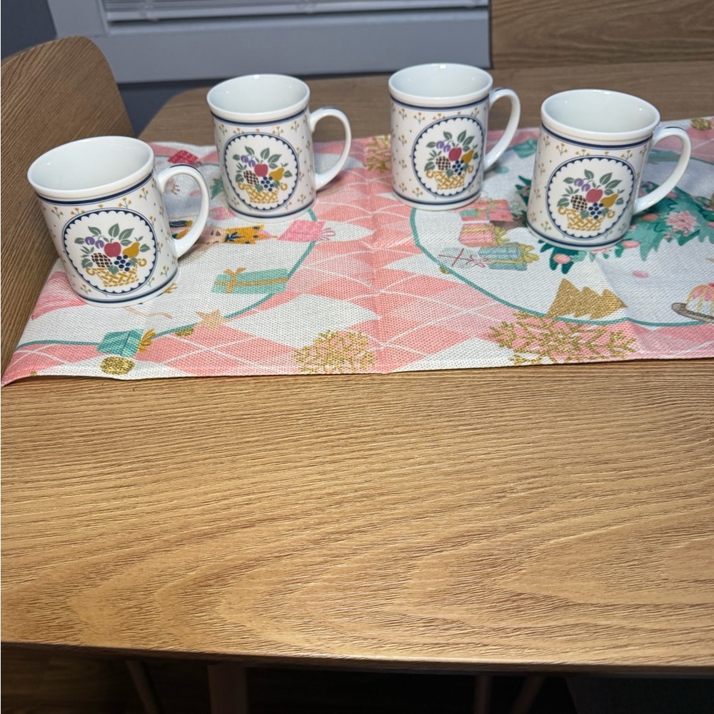 VTG white stoneware coffee mug set of 4, made in Japan